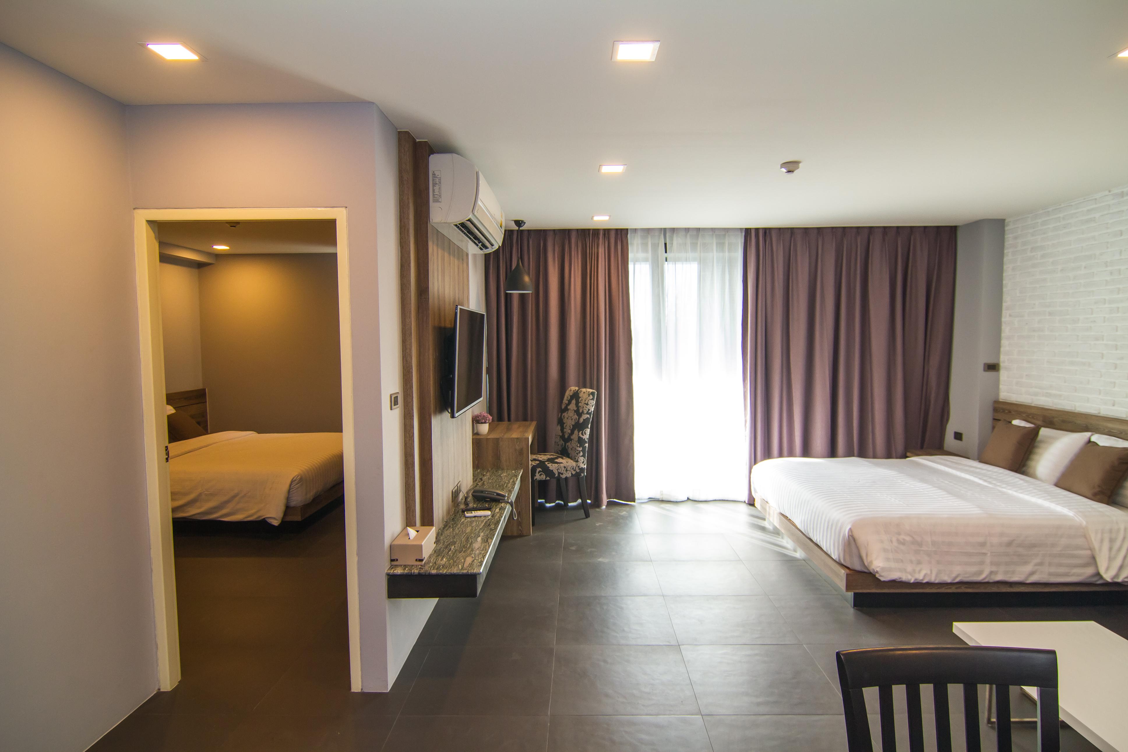 Cross Vibe Decem, Nimman Hotel